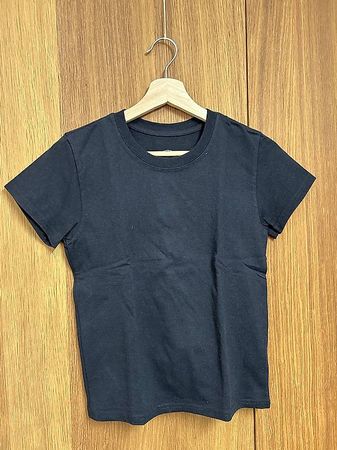 schwarzes T-Shirt