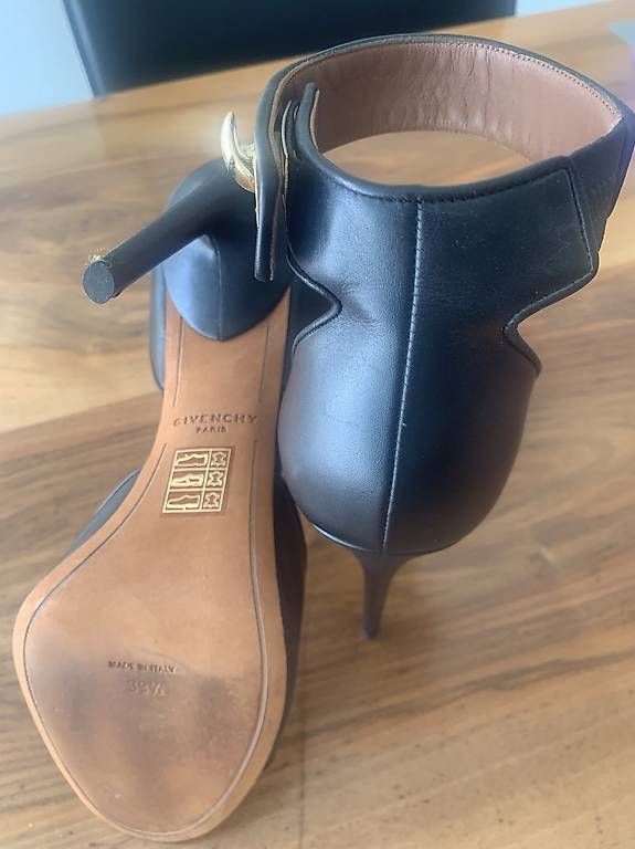 Givenchy Scarpe da donna: neuwertige Givenchy Shark Lock High Heels – Nuovo (secondo la descrizione) da Locarno venduto da Businesstrading 2