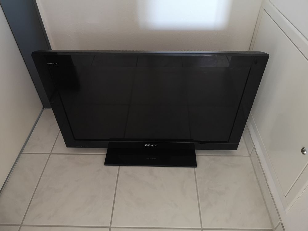 Sony KDL-32BX400 LCD Digital Colour TV 32