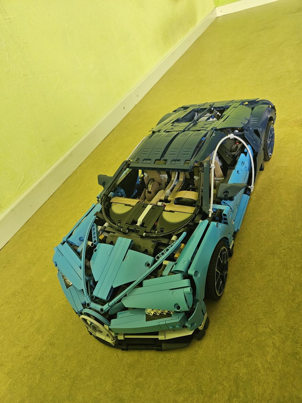 Lego Kit di costruzioni: Lego Technic Bugatti Chiron 42083 und light my bricks – Usato da Zell Zh venduto da Flexomat