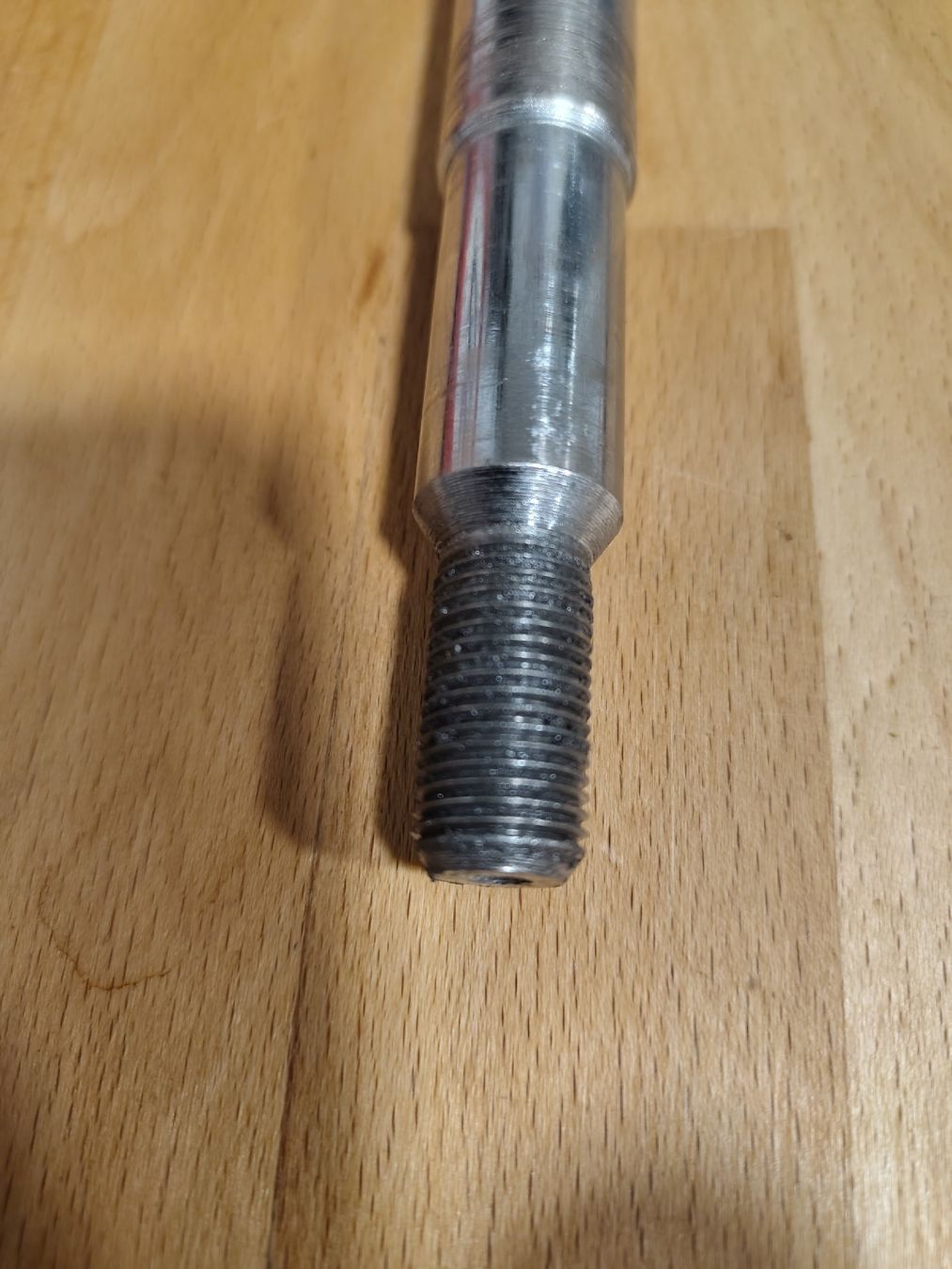 Harley-Davidson Tutti i ricambio per moto: Harley Davidson Vorderachse D 19mm / 3/4'' Länge 327 – Usato da Frenkendorf venduto da deltarom 1