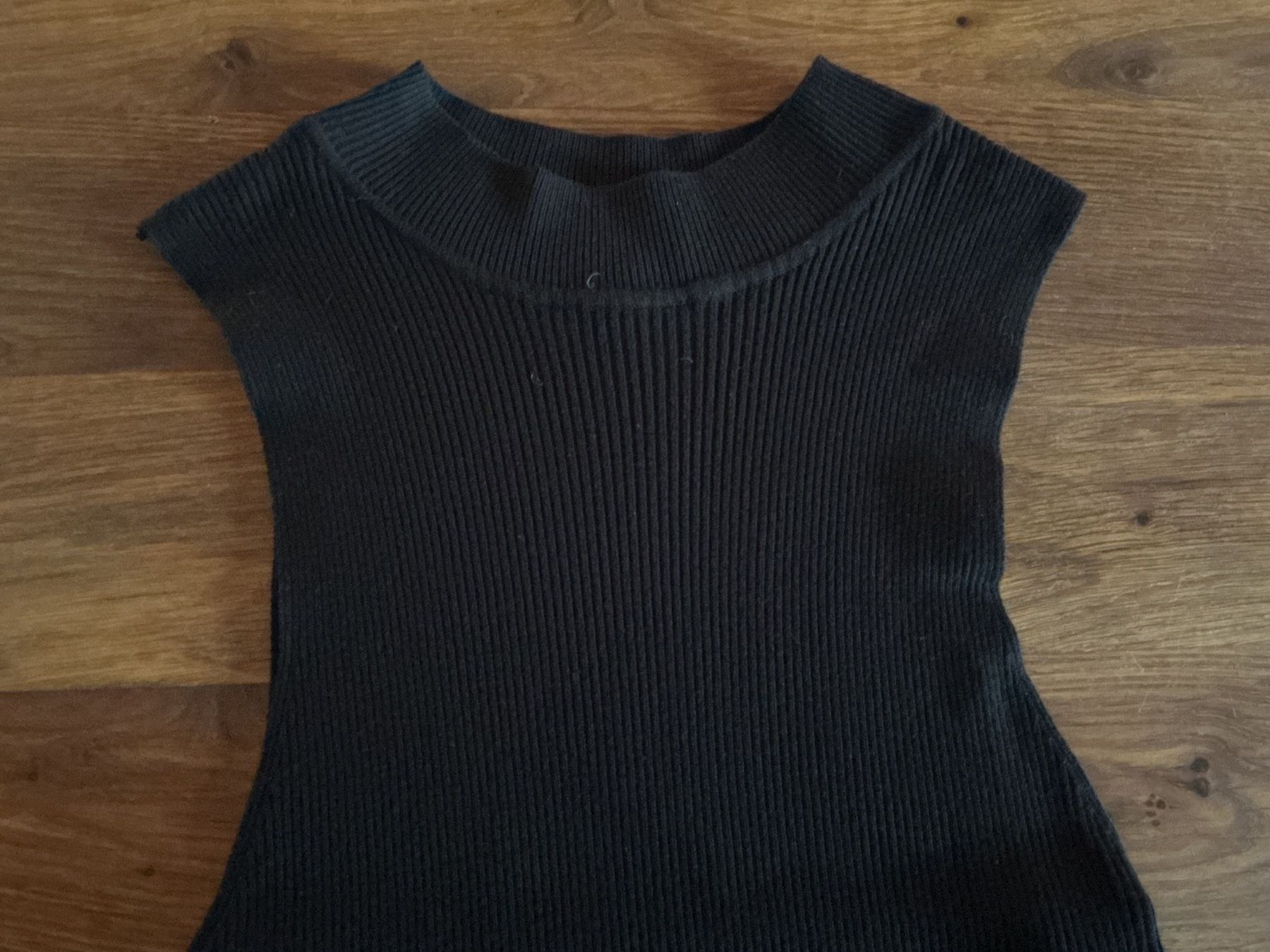 Vestiti: Strickkleid Chicorée schwarz gerippt Grösse L – Nuovo (secondo la descrizione) da Gretzenbach venduto da Winery 2