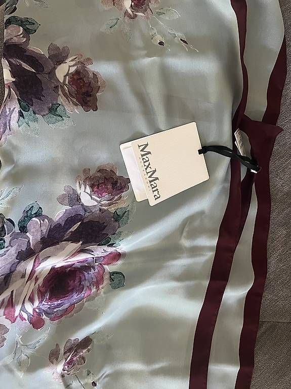Foulards & écharpes: Stola aus Seide von Max Mara – Neuf avec emballage d'origine à Uster par cut_7g79