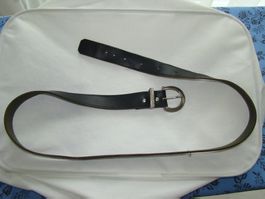 Gürtel Leder schwarz mit Schnalle silber Länge 110cm