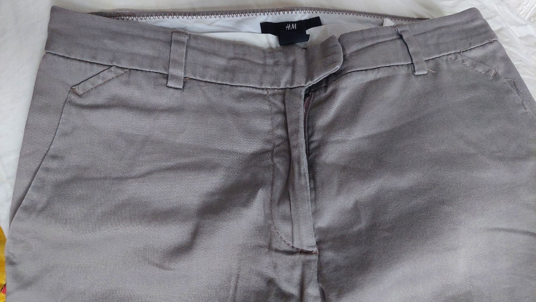 H&M Pantaloni: h&M Hosen,grau in gr.34 – Nuovo (secondo la descrizione) da Basel venduto da O-MEGA 4