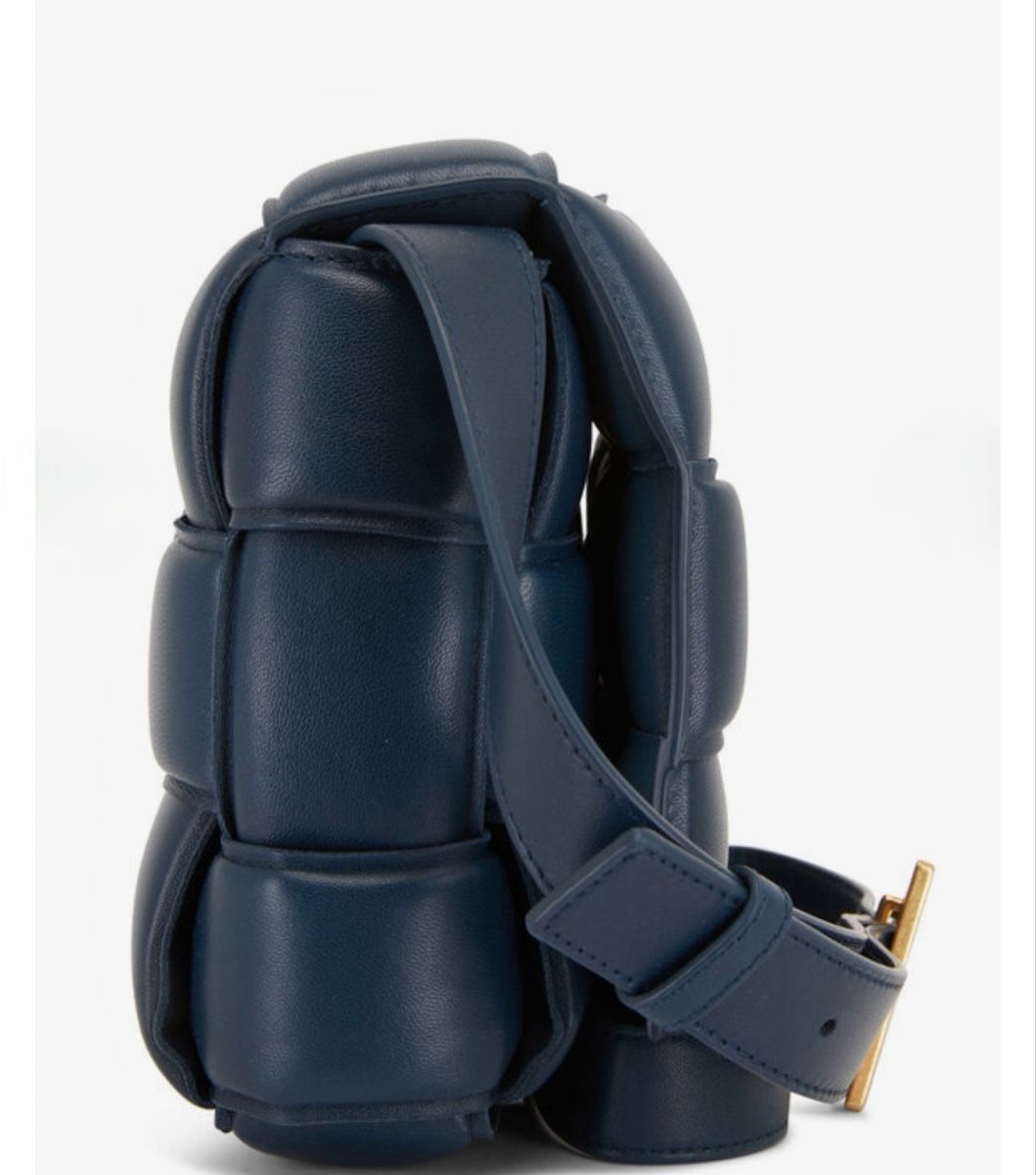 Bottega Veneta Sacs femmes: BOTTEGA VENETA PADDED CASSETTE, DEEP BLUE – Neuf (Voir description) à Genève par kam_m6mq 3
