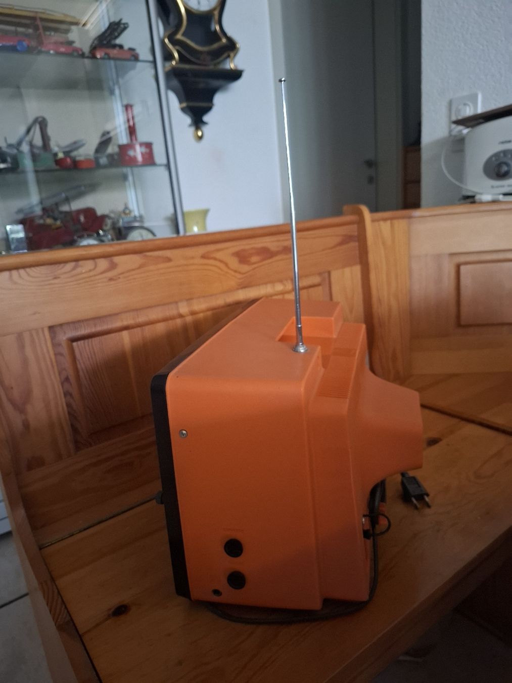 Fernseher: Hitachi TV 1970er Jahr – Defekt aus Hornussen von sagana2 2