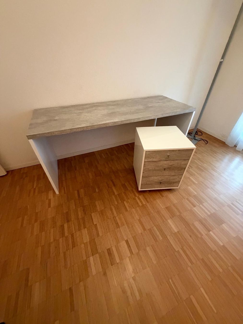 Schreibtische: Bürotisch mit Rollcontainer – Gebraucht aus Bremgarten AG von bbu_vsg9 2