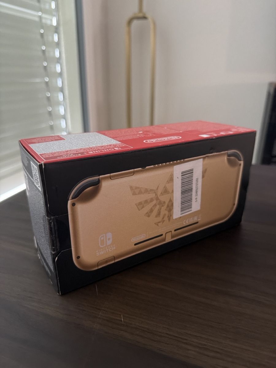 Nintendo Console: Nintendo Switch Lite Hyrule Edition gold new – Nuovo (secondo la descrizione) da Zug venduto da fre_w72x 1