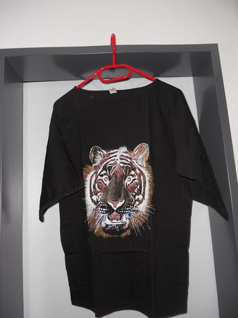 Neuw. T'Shirt kurzarm - schwarz mit Tigermotiv - Gr. 40