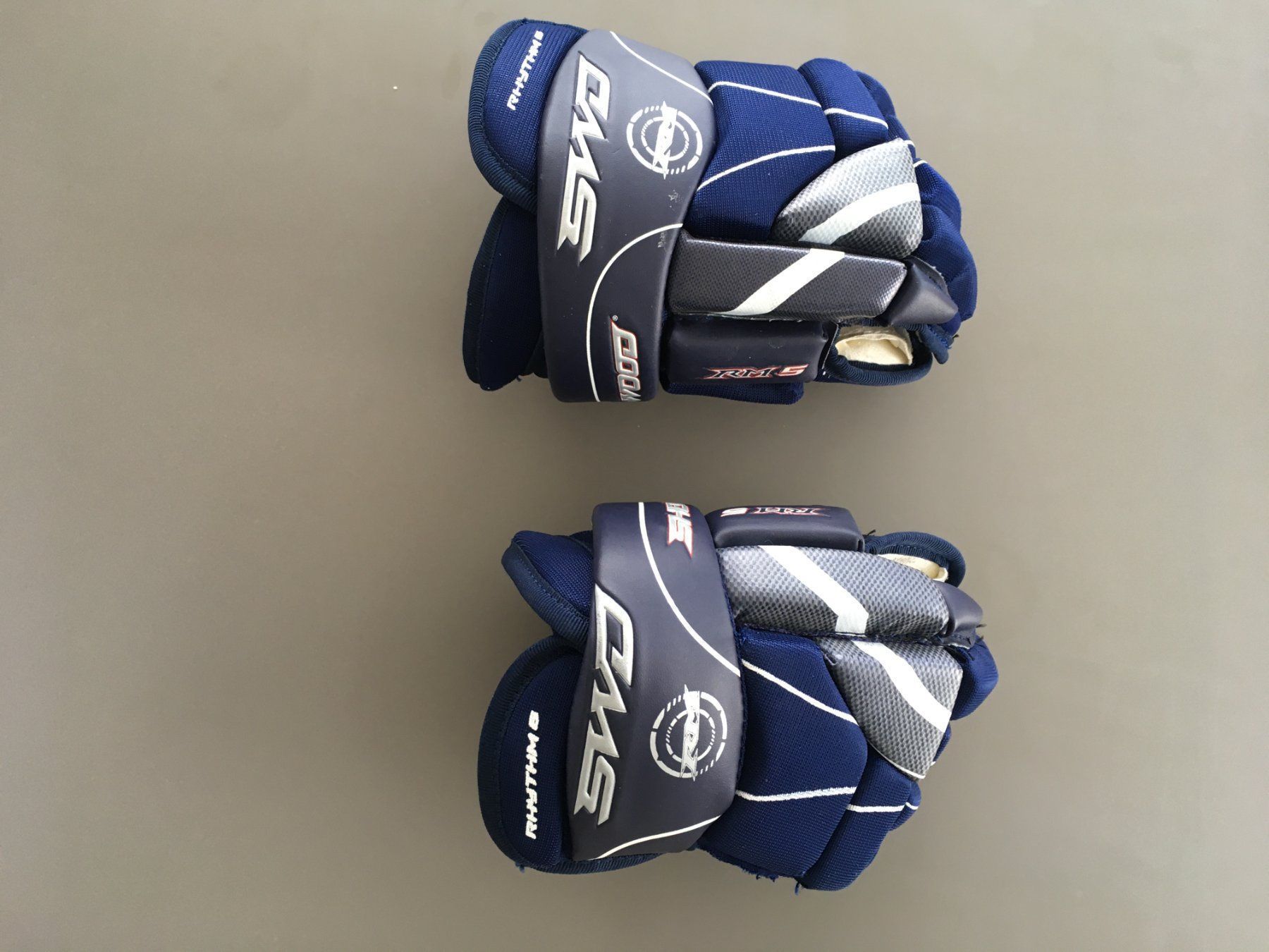 Guanti & manicotti: Icehockey Handschuhe 9'' – Usato da Berg TG venduto da dar_9rc5