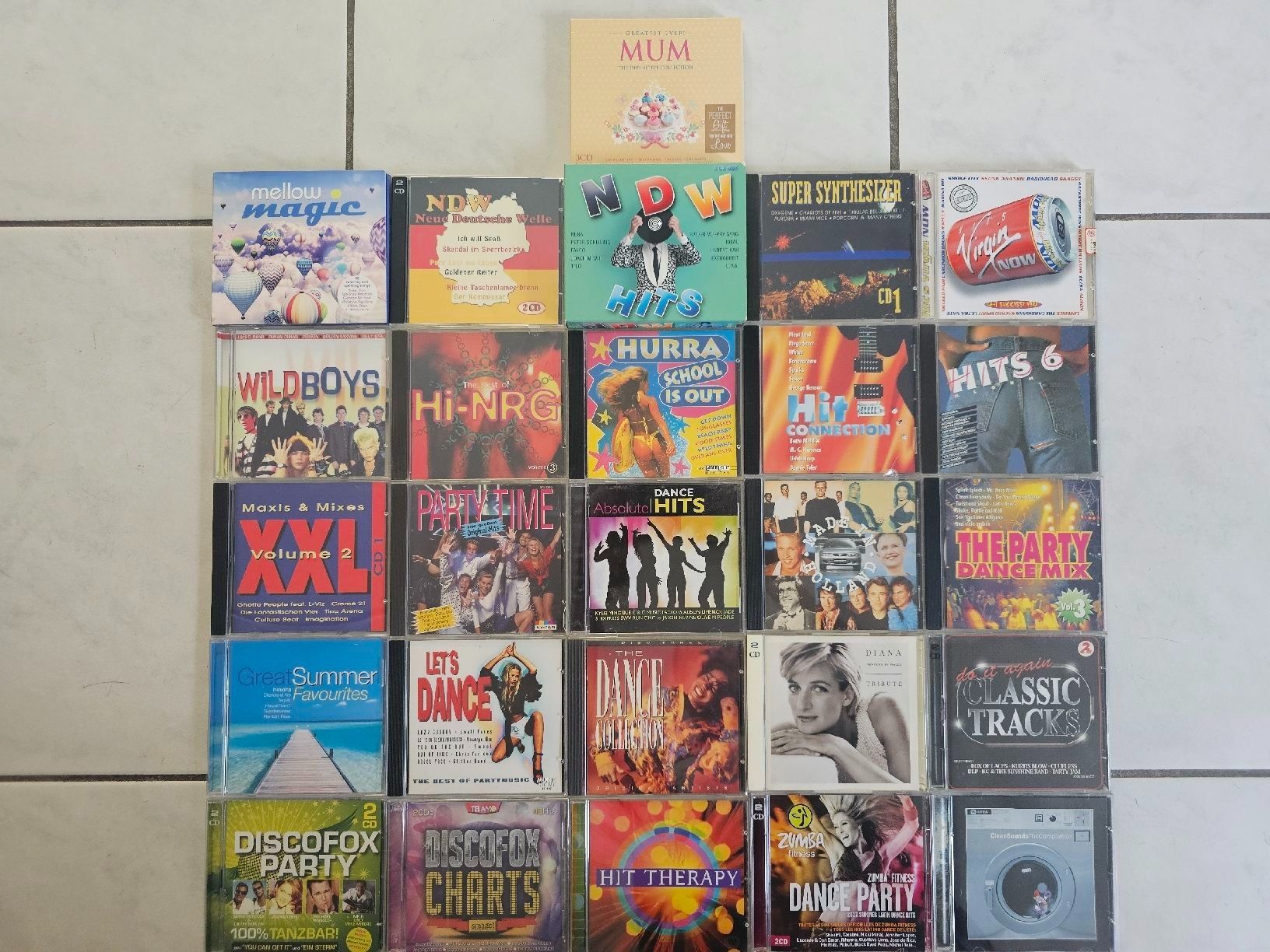 CD: RIESIGE CD SAMMLUNG - Sampler verschiedenster Genres... – Usato da Biberist venduto da Foolio0 2
