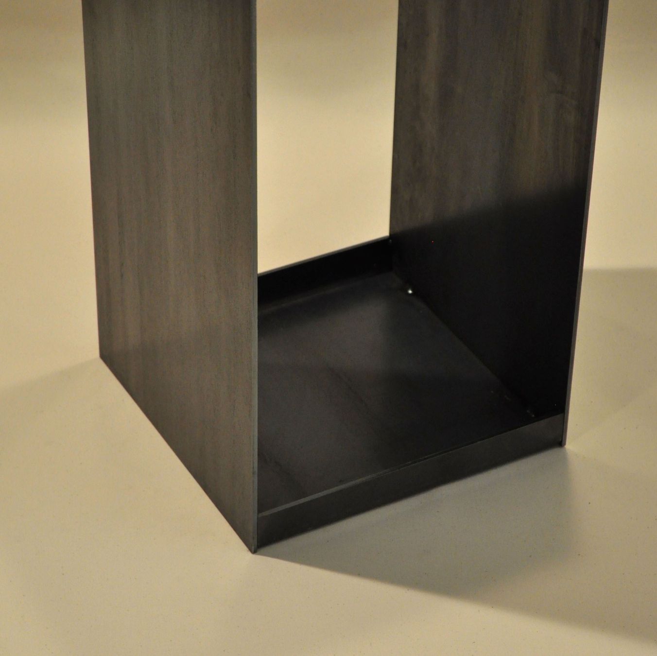 Articoli in legno: Brennholzturm – Nuovo e nell'imballaggio originale da Läufelfingen venduto da b-form 4