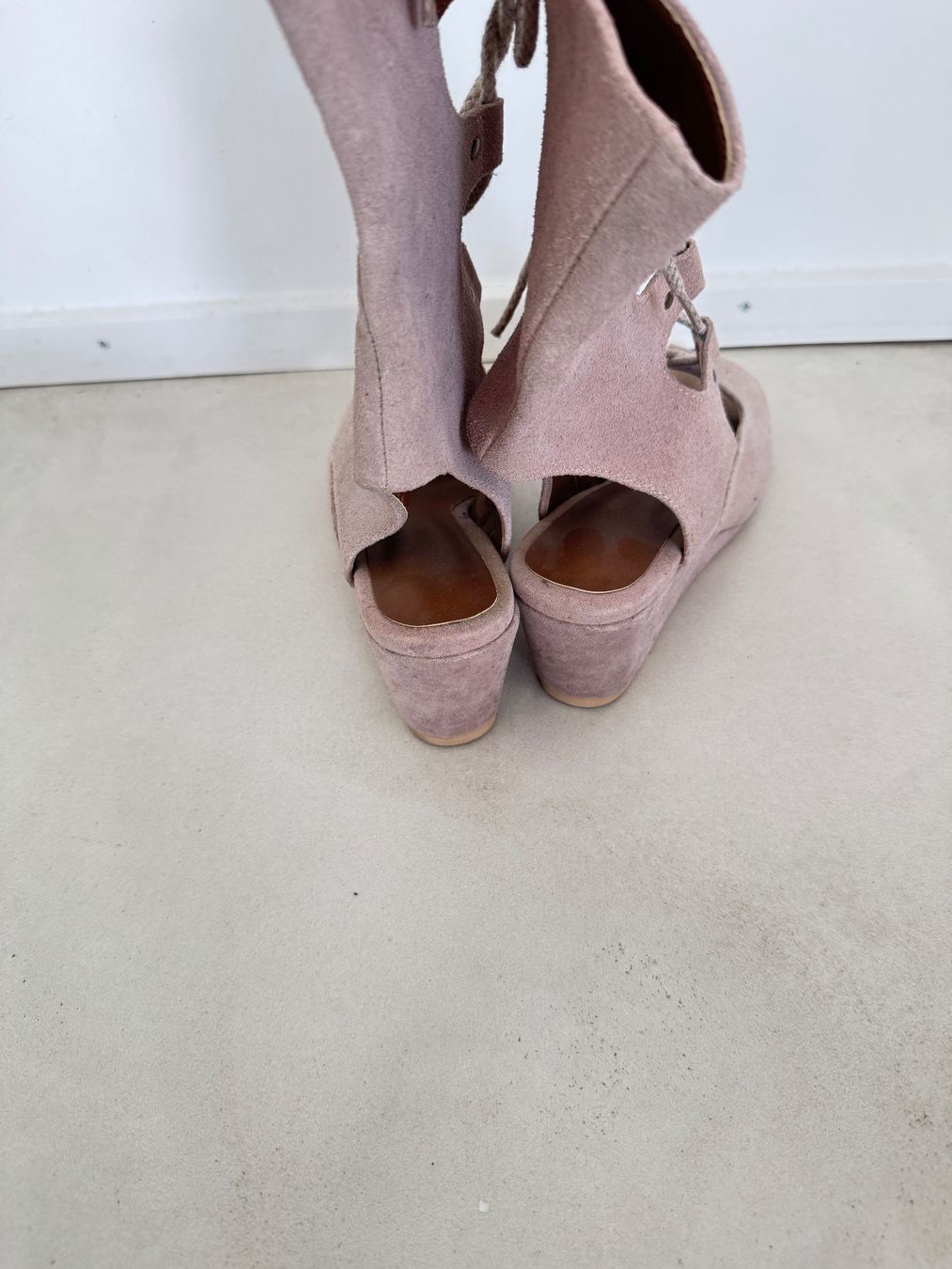 Chaussures femmes: Belles spartiates en daim rose pâle – D'occasion à giffers par sev_c9x9 3