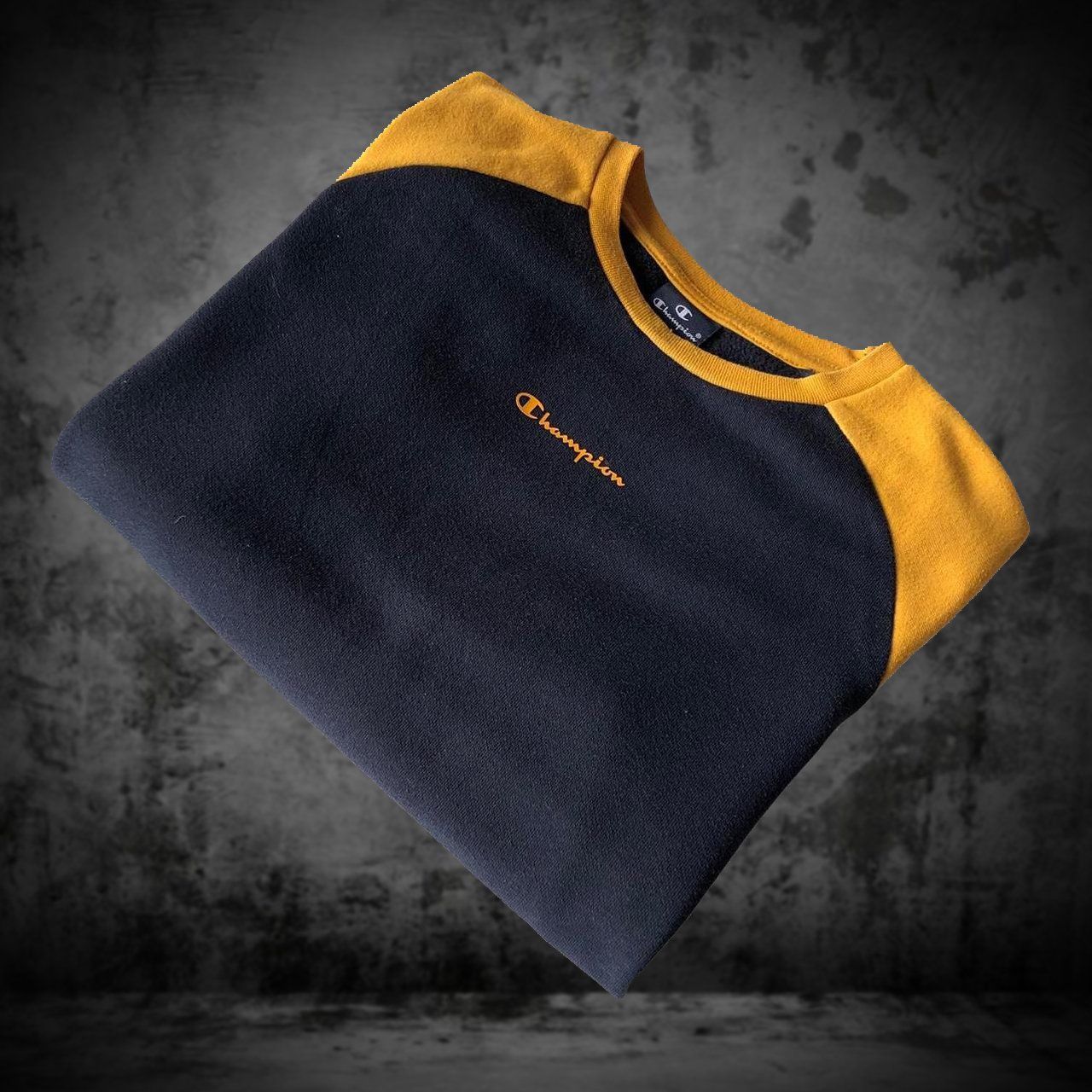 Champion Pulls et sweat-shirts: Pull Champion Black Boy XL – D'occasion à Genève par ang_7j7j 7