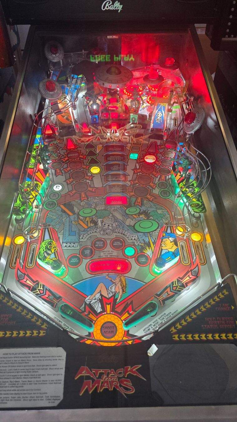Stern Pinball Flippers: Flipper Bally Williams Attack from Mars mit Garantie !! – D'occasion à Fribourg par japanaddict 1