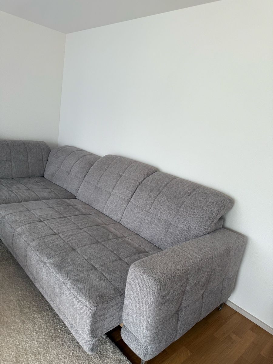 Divani: Gemütliches Ecksofa mit Liegefunktion und Hocker in Grau – Usato da Rüfenach AG venduto da samirh 6
