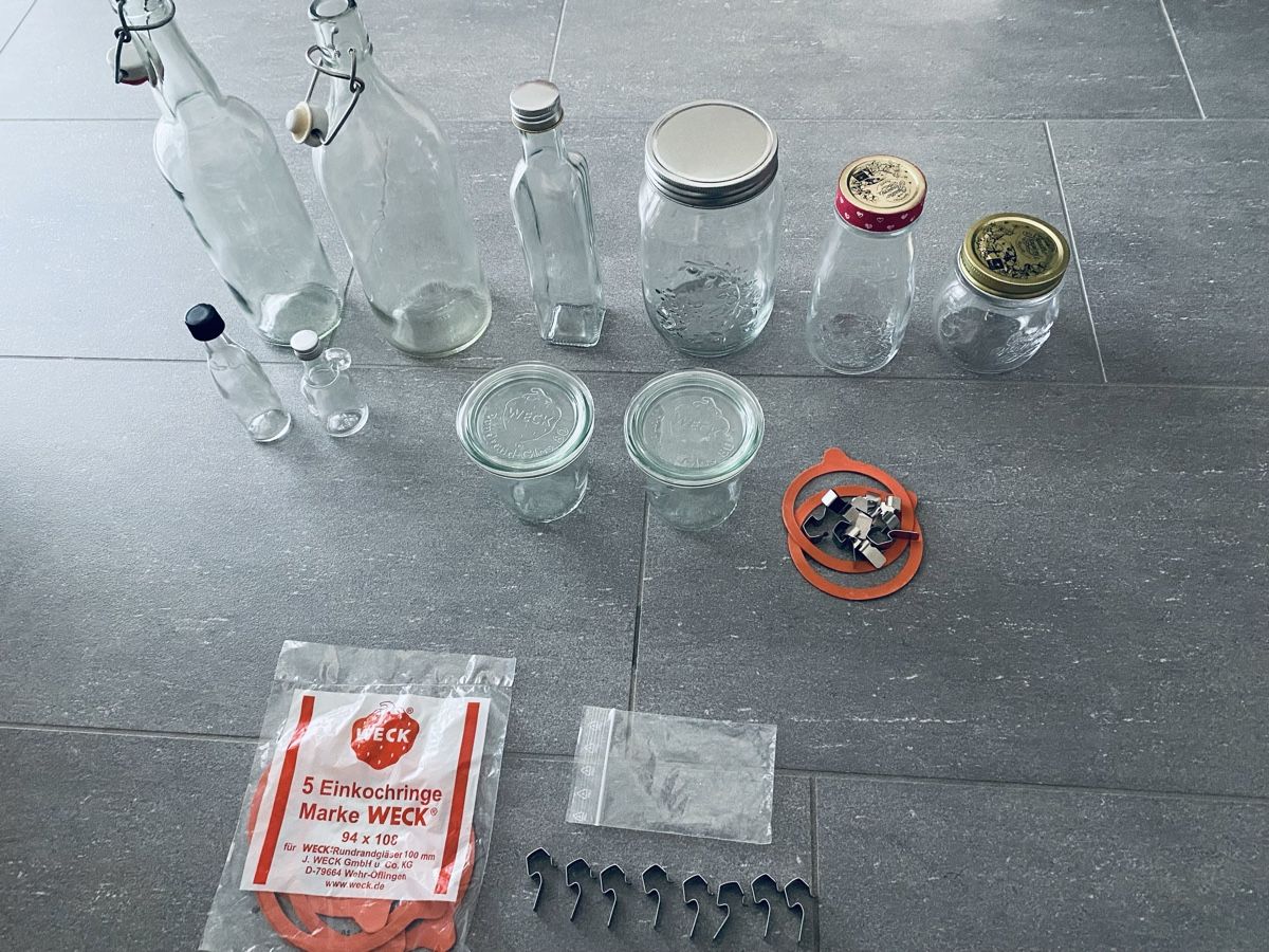 Behälter & Ähnliches: EINMACHGLÄSER UND FLASCHEN 13-TEILIG – Gebraucht aus Malters von Kuettel1