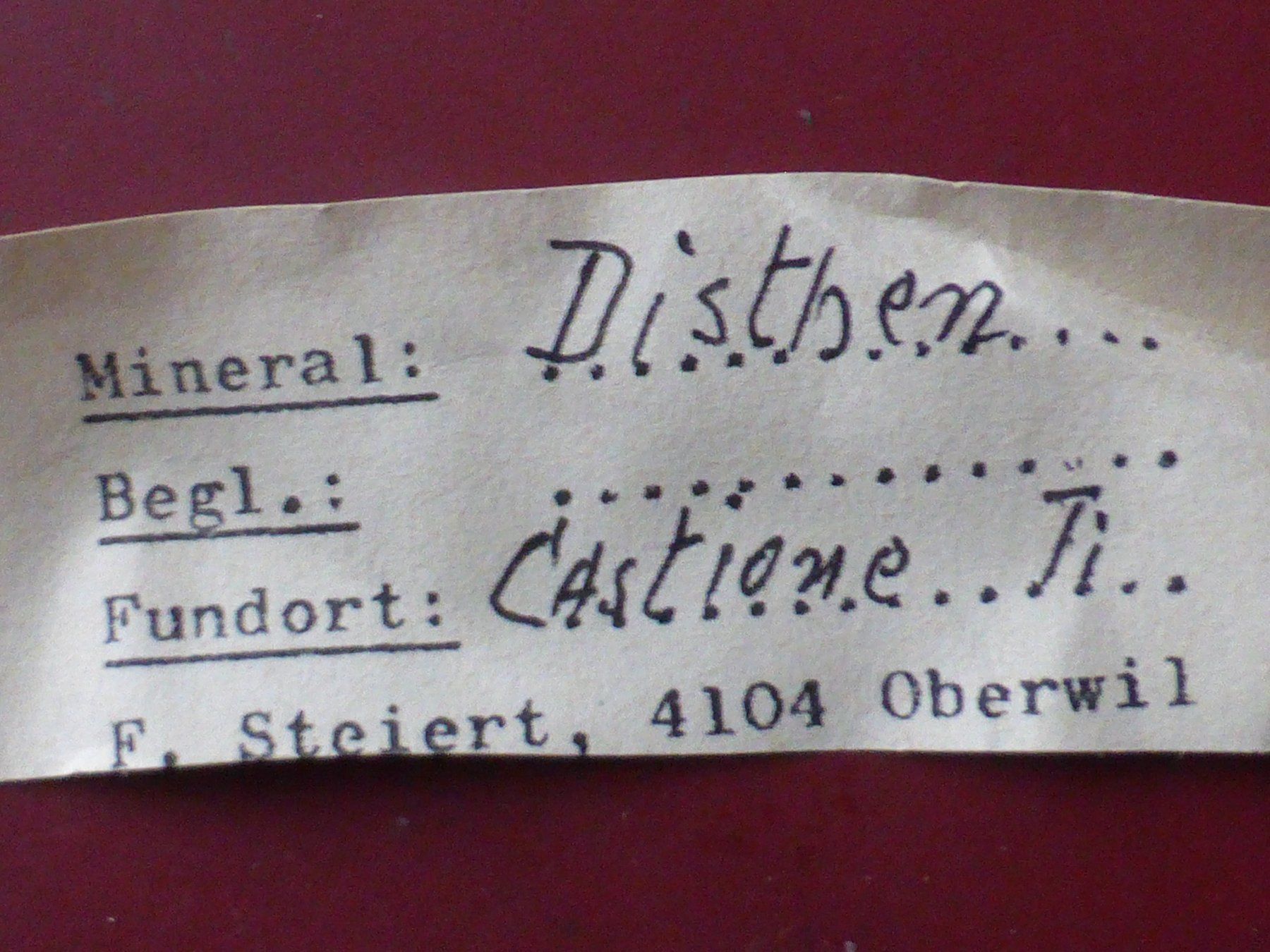 Minerali & Pietre curative: Kristalle: Disthen, Tessin – Usato da Triengen venduto da Nussbaum14 9