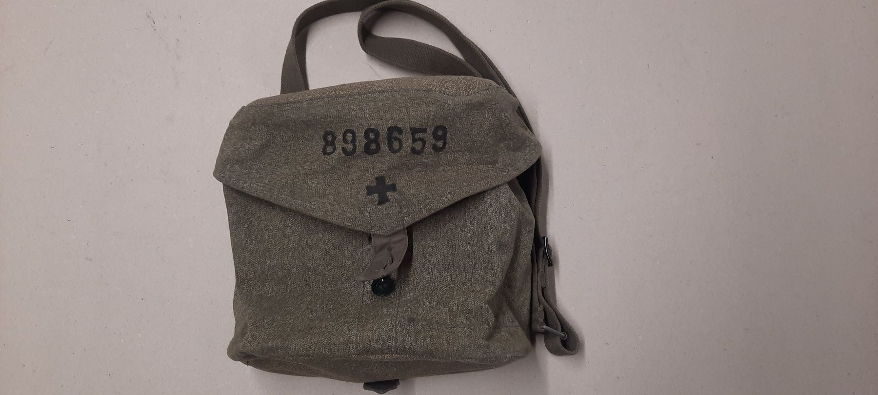 Schweizer Armee Uniformi: Schutzmaskentasche – Usato da Lauerz venduto da manasi
