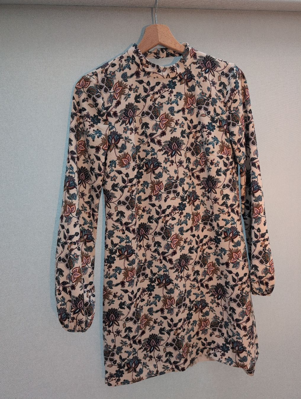 Zara Vestiti: Geblümtes Minikleid Zara Grösse S – Usato da Kirchberg BE venduto da lauraflu