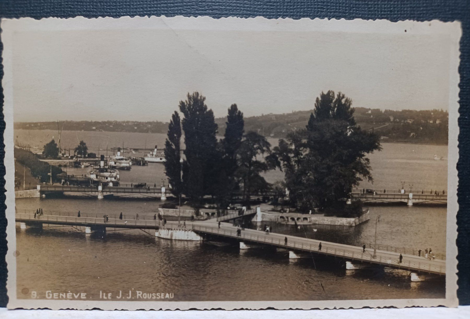 Cartoline postali: No. 9. Genève, Ile J.J. Rousseau, 1925 – Usato da Aarau Rohr venduto da mgvw