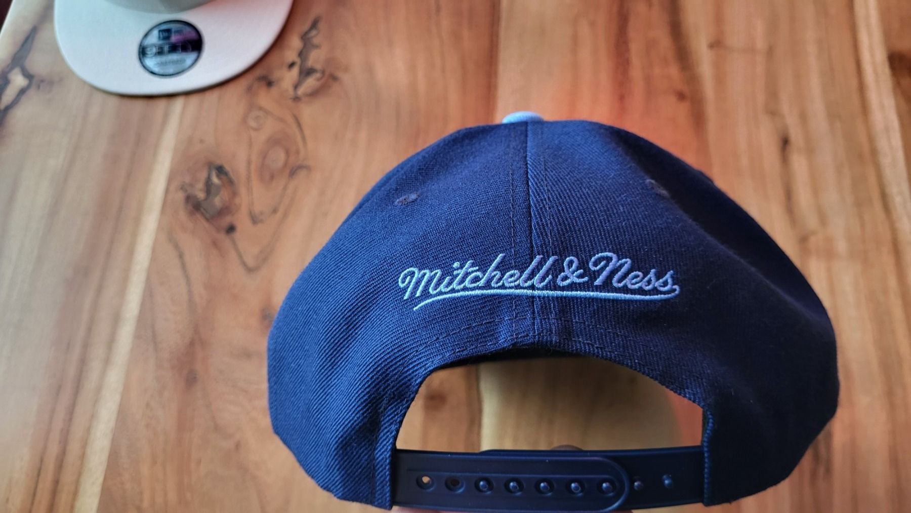 Altro in  Abbigliamento & Accessori: Mitchell and Ness NC snapback Cap – Nuovo (secondo la descrizione) da Bern venduto da Sneakerheadz 1