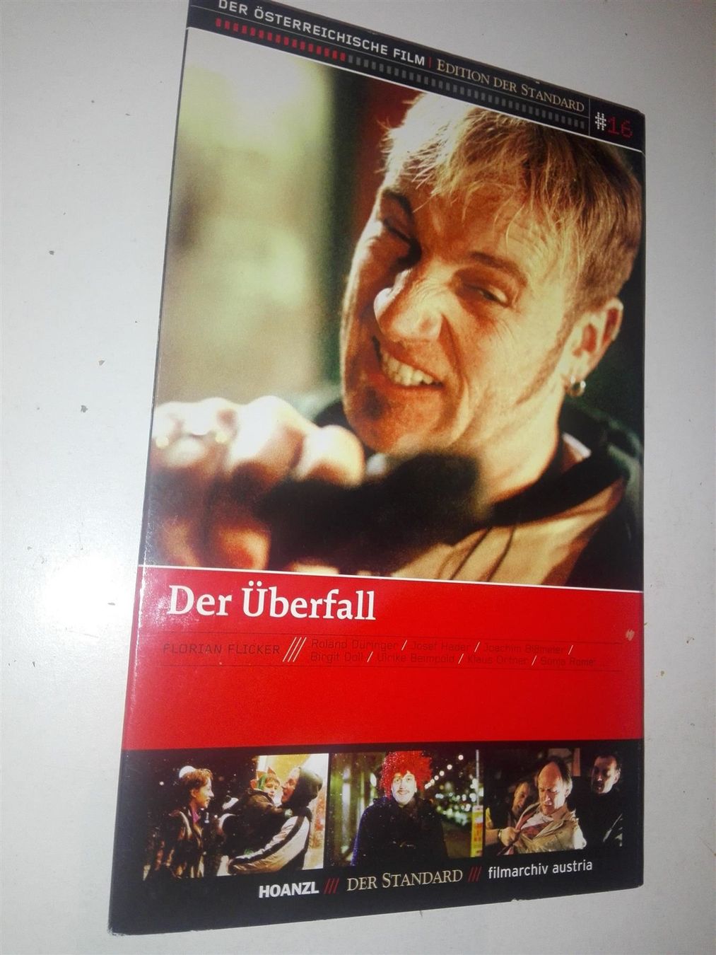 Tutti i DVDs: Der Überfall                                         © '2000 – Usato da St.Galllen venduto da elkaphone