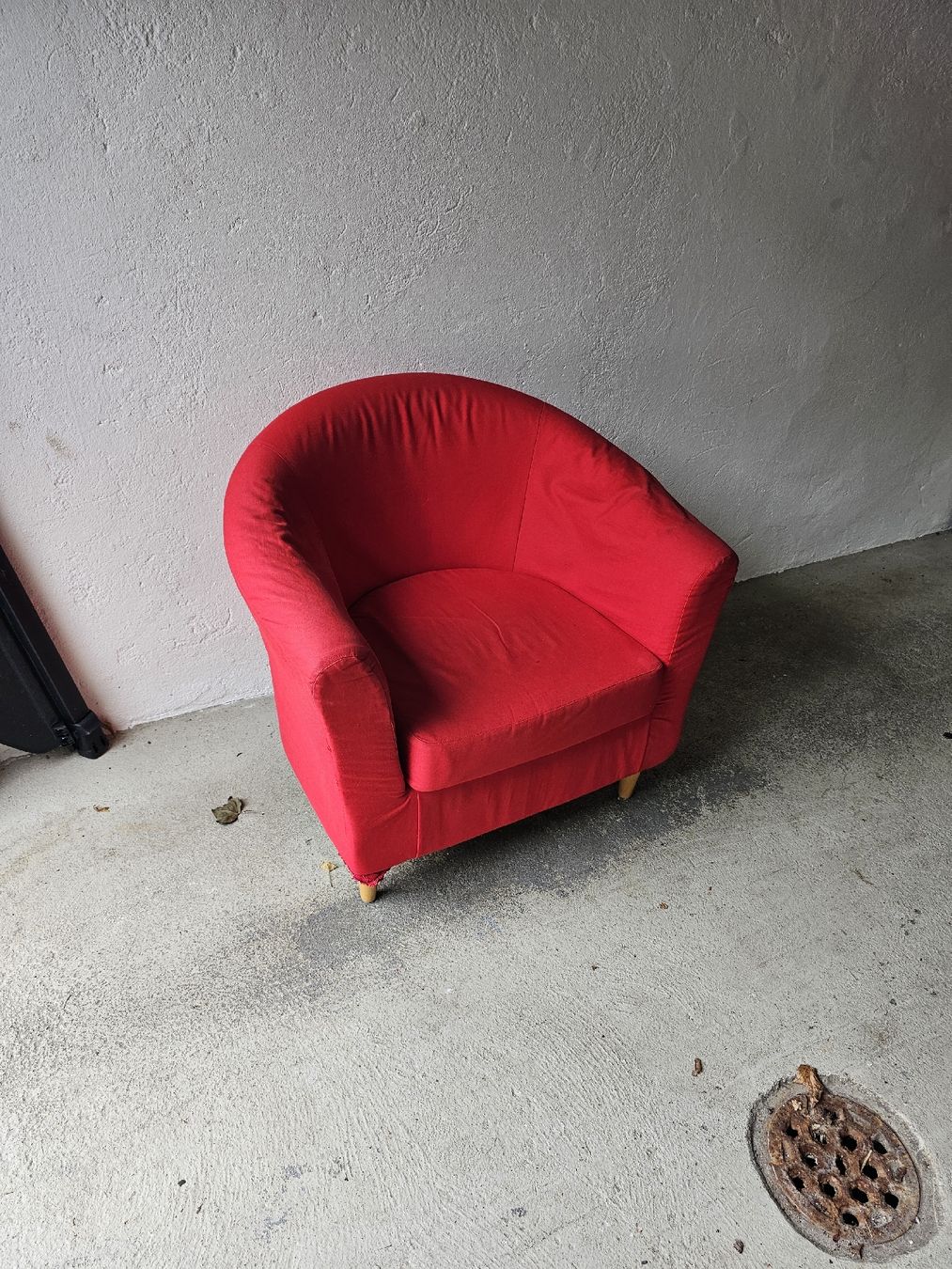 Ikea Poltrone: Gemütlicher roter Sessel – Usato da Pfäffikon ZH venduto da eric0113 3