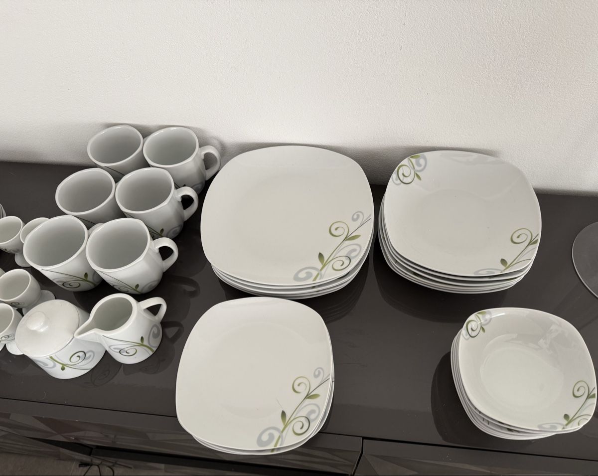 Services de table: Geschirr - Service 61 Teilig  – D'occasion à Pfeffikon LU par pepino17 1