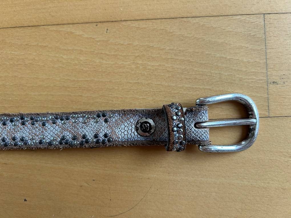 Gürtel: Ledergürtel mit Metallnieten – Gebraucht aus Riehen von babba1958 2