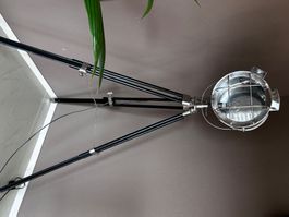 Scheinwerfer Stehlampe schwarz Metall gebraucht