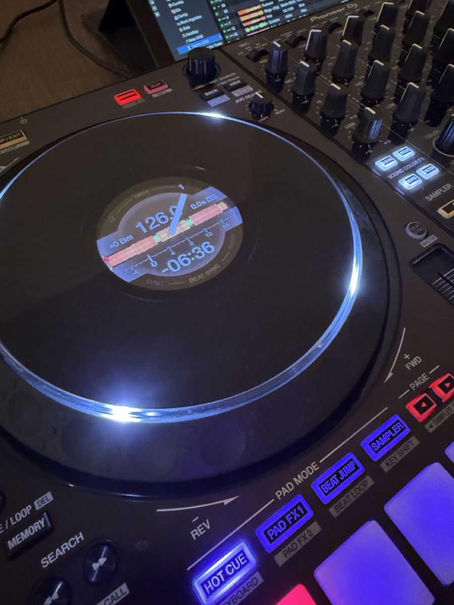 Pioneer Console di mixaggio: Pioneer DDJ-1000  DJ controller + DeckSaver – Nuovo (secondo la descrizione) da Zürich venduto da Rocola26 7