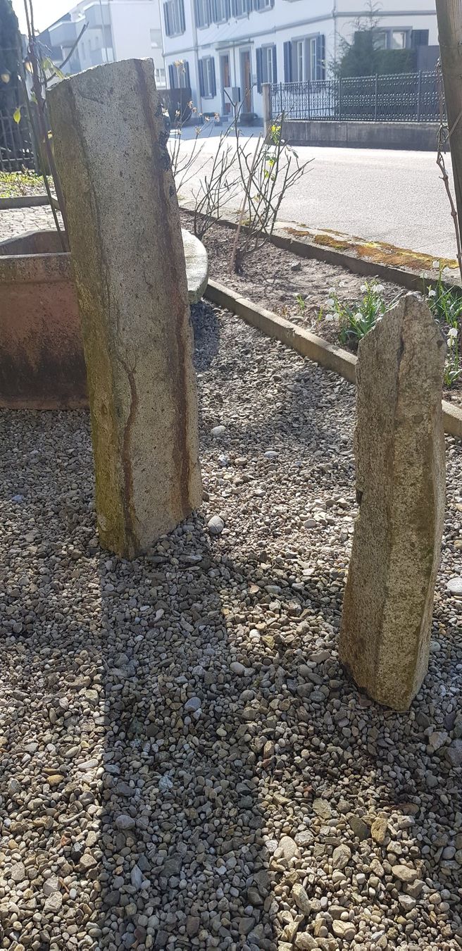 Sculture & Statue: 2 Vulkangestein Basalt Stele Säule Garten Naturstein – Usato da Wil venduto da jourvinuit