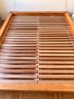 Bett Massivholz mit Lattenrost 180x220cm guter Zustand