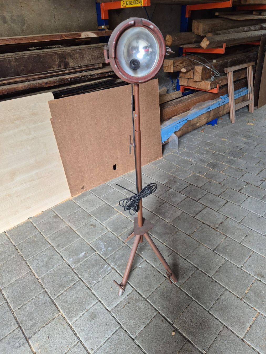 Lampade: Stehlampe Scheinwerfer Retro Industrie Designe – Nuovo (secondo la descrizione) da Schafhausen i. E. venduto da Grindelwald2 4