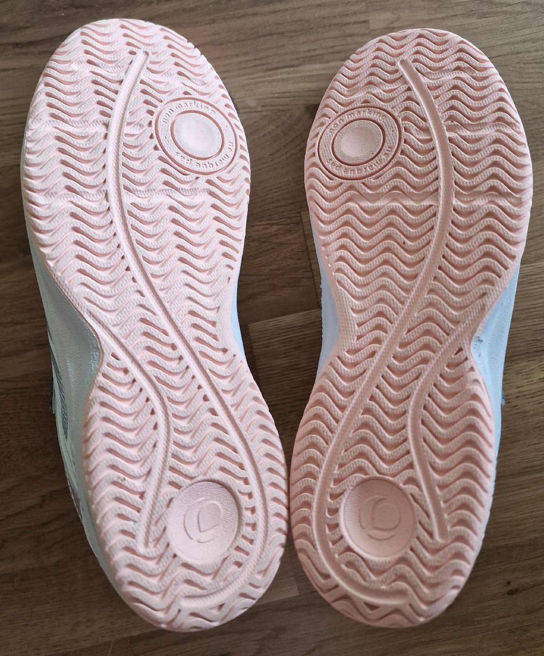 Scarpe per ragazze: Hallen-Turnschuhe grösse 35 – Usato da Frutigen venduto da Maqua 1