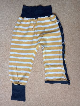 Bequeme Hose für Kind mit Gipsbein links, Gr. 110