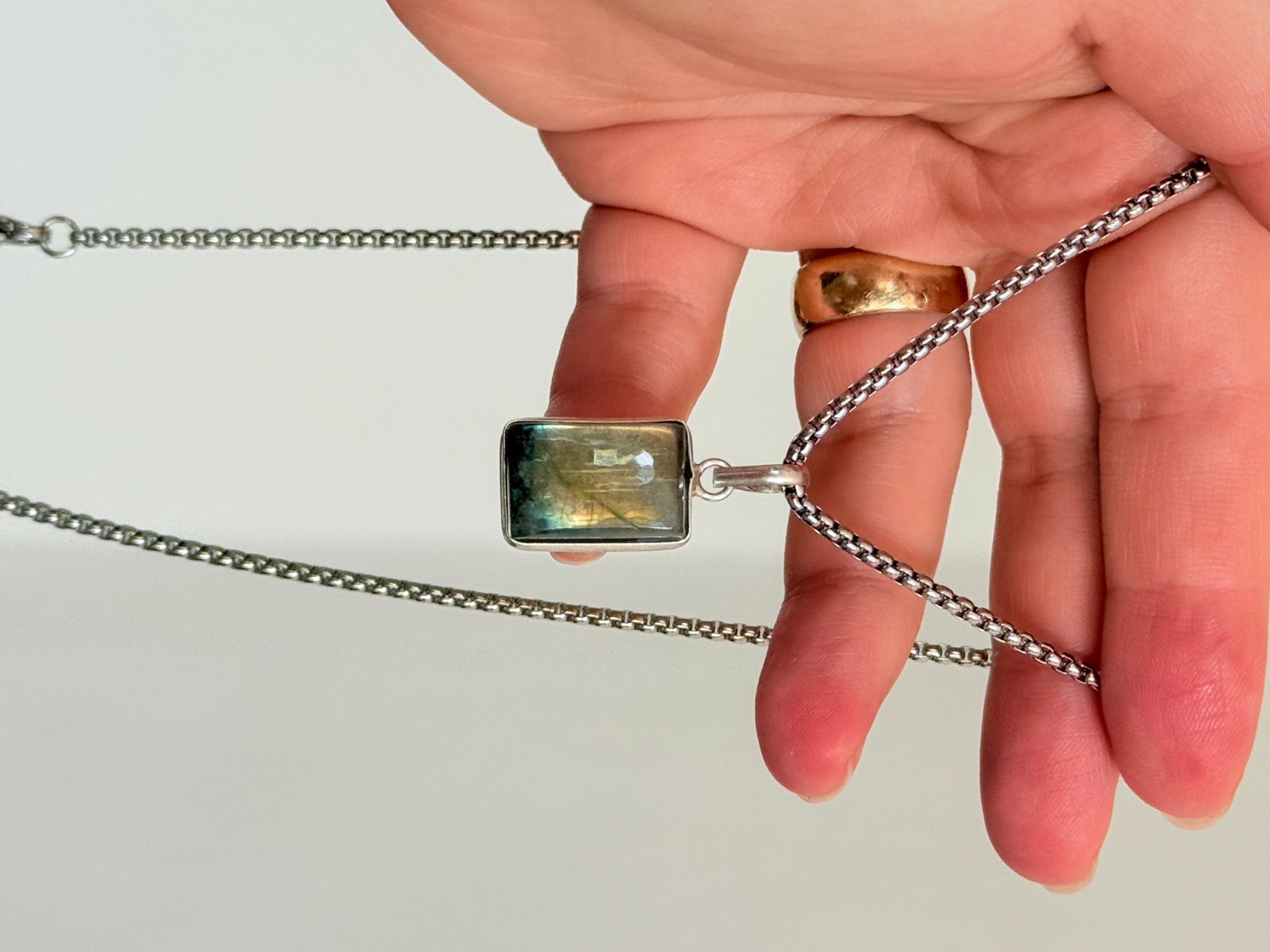 Catenine: Fashionable labradorite necklace – Nuovo e nell'imballaggio originale da Genève venduto da AGBERG 2