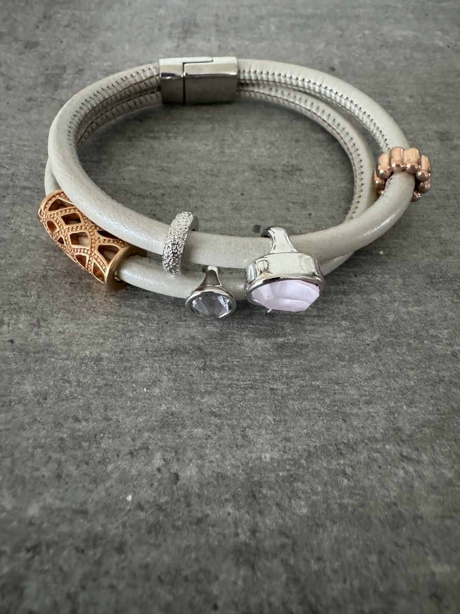 Bracciali & Braccialetti: Armband grau mit Magnetverschluss – Usato da Uznach venduto da Martina191185
