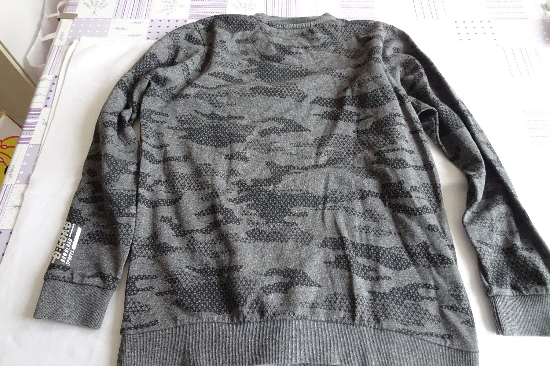 Pullover & Sweatshirts: Pullover grau gemustert Gr. 182 ( ca. Herrengrösse M) – Gebraucht aus Strengelbach von schmetterling20 2