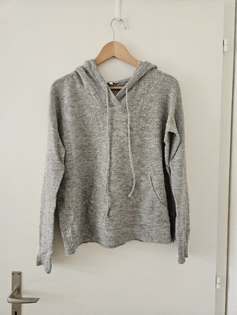 grauer Kaputzenpulli