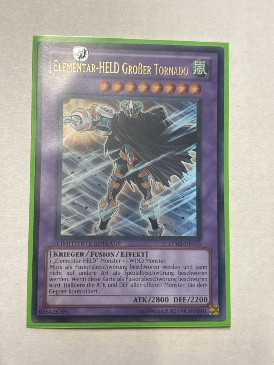 Yugioh Carte collezionabili: Elementar-Held Grosser Tornado Yu-Gi-Oh Karte LC02-DE010 – Usato da Speicherschwendi venduto da YugisKartenKammer