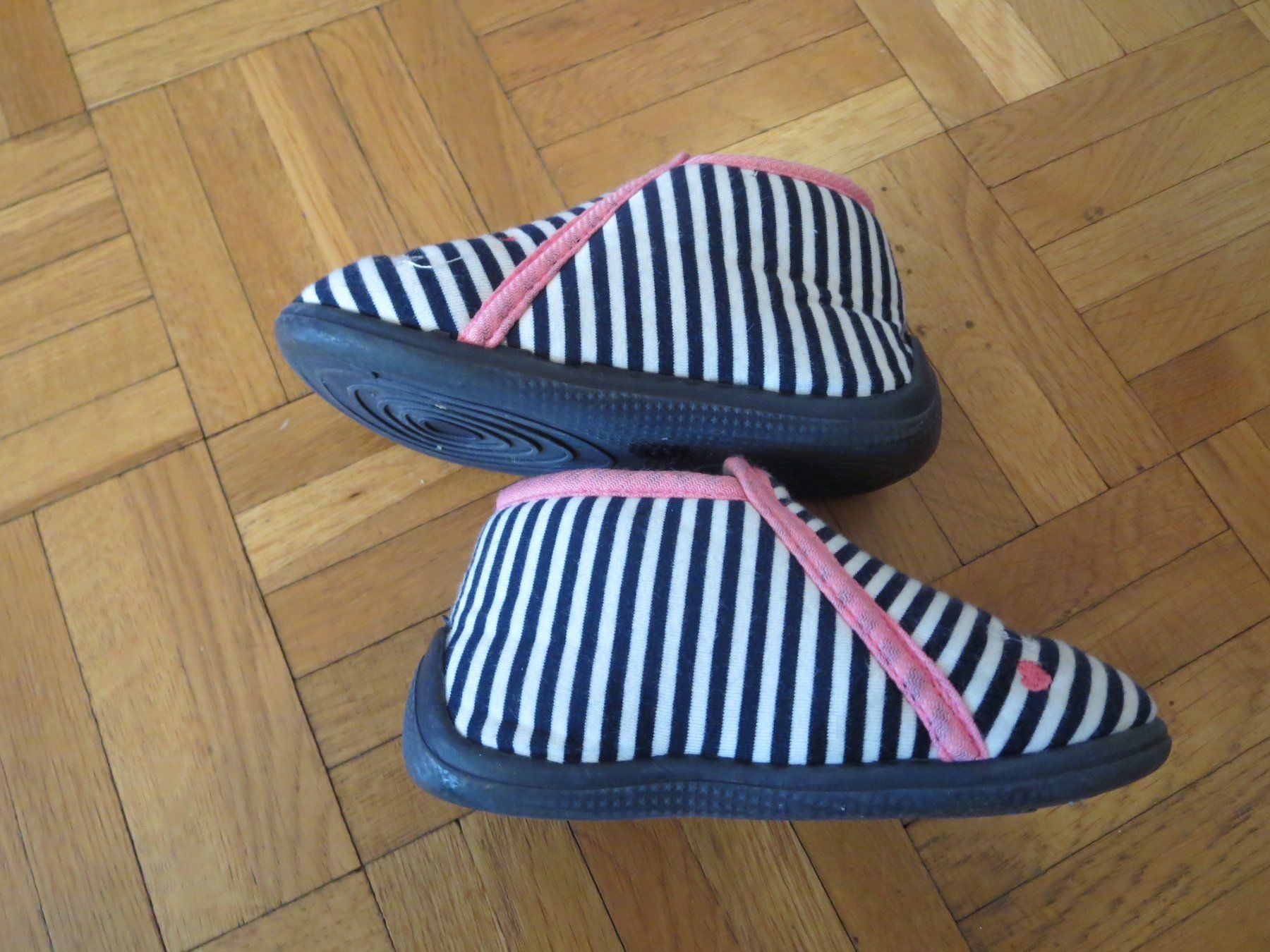 Schuhe für Mädchen: Kinder Gummi-Stiefeli /Hausschuhe /Gr. 23 – Gebraucht aus Wallisellen von Arvenstube 7