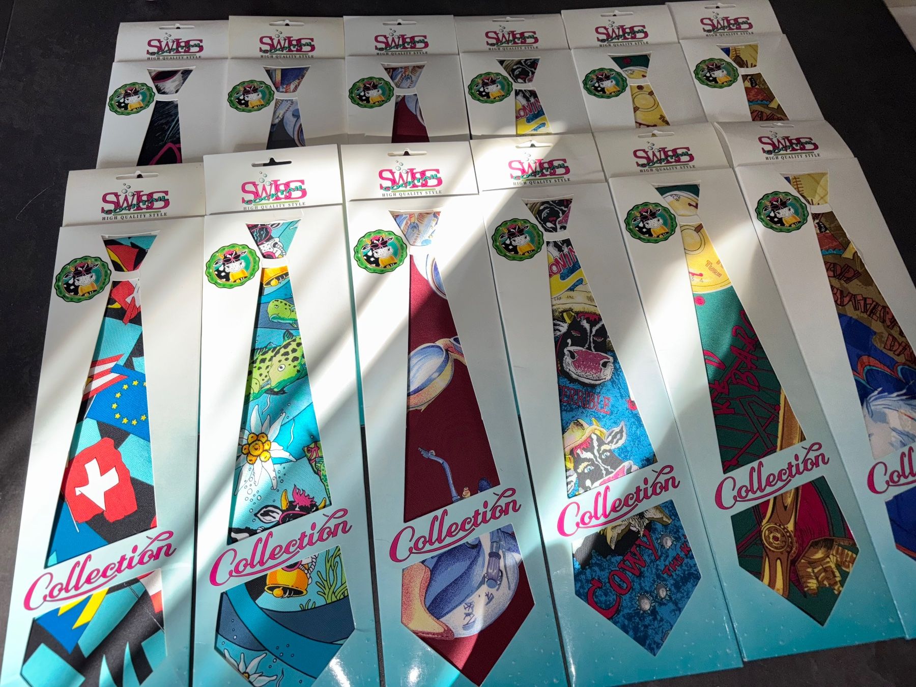 Cravatte: 12 Cravates - Swiss Cocktail Collection, édition limitée – Nuovo e nell'imballaggio originale da Collombey venduto da Cards07