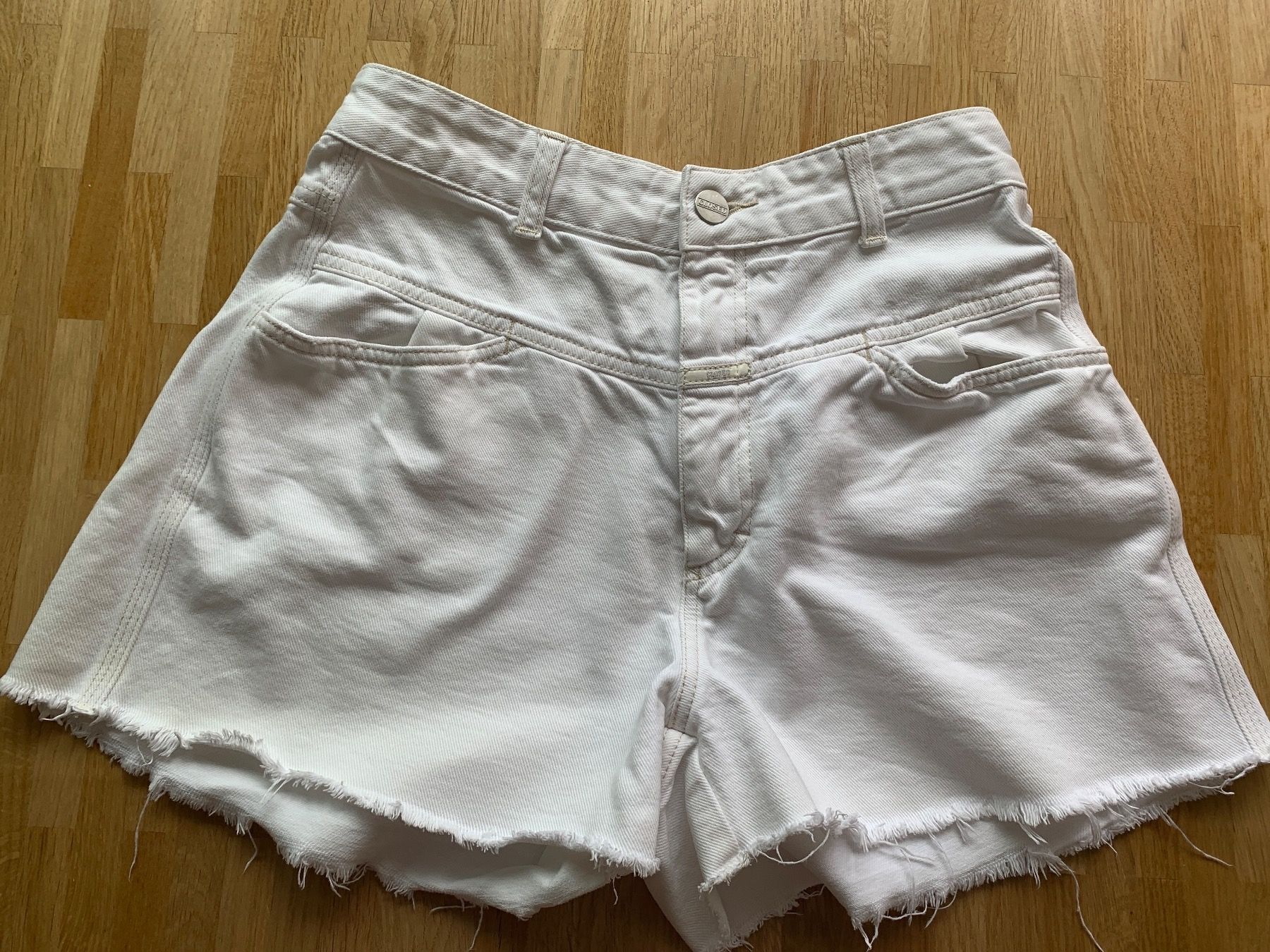 Closed Pantaloni: Closed Denim Shorts Jocy-X – Usato da Zürich venduto da MK124