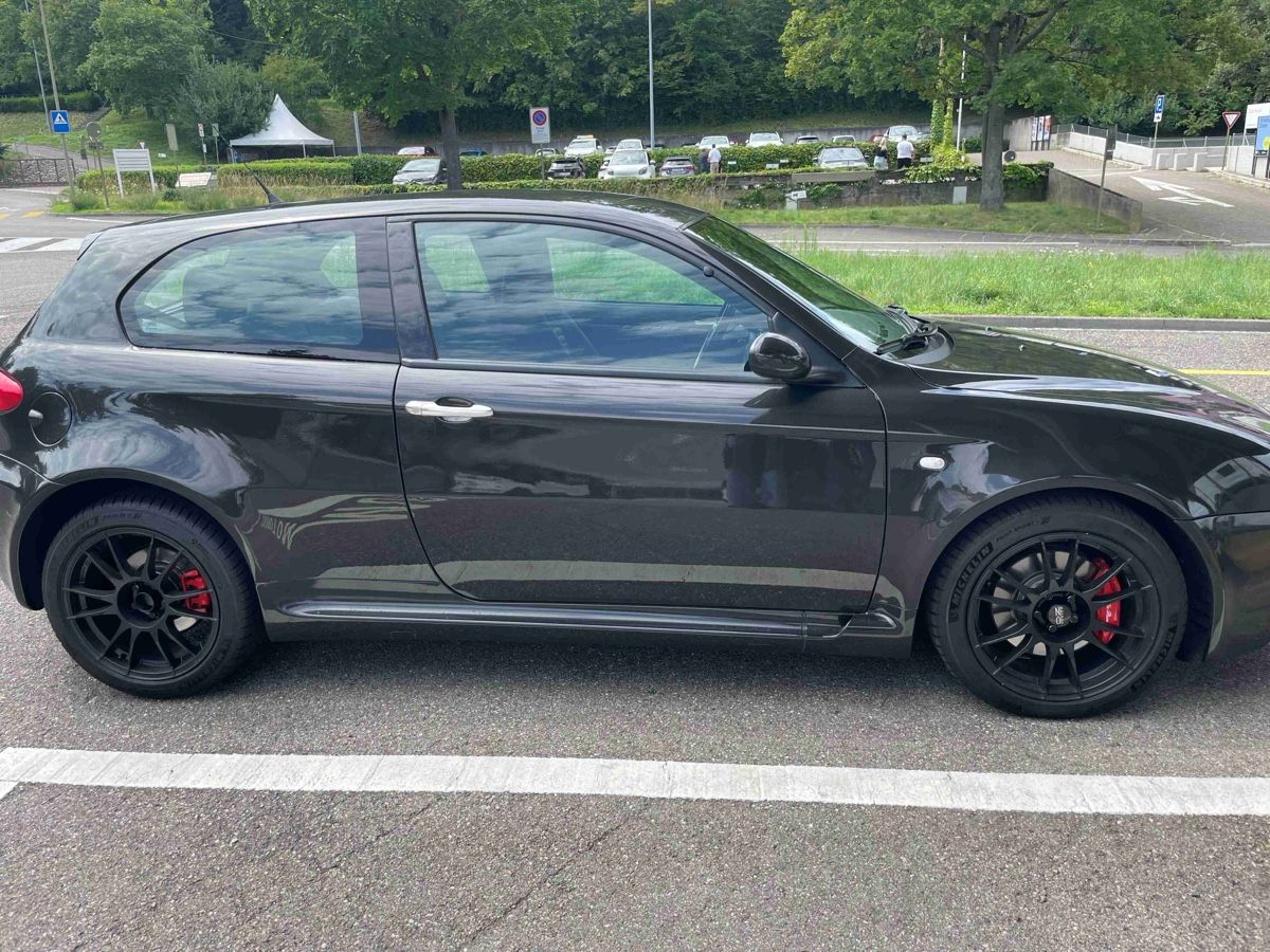 Alfa Romeo Automobili: Alfa Romeo 147 GTA 3.2 – Usato da Basel venduto da CZU13 2