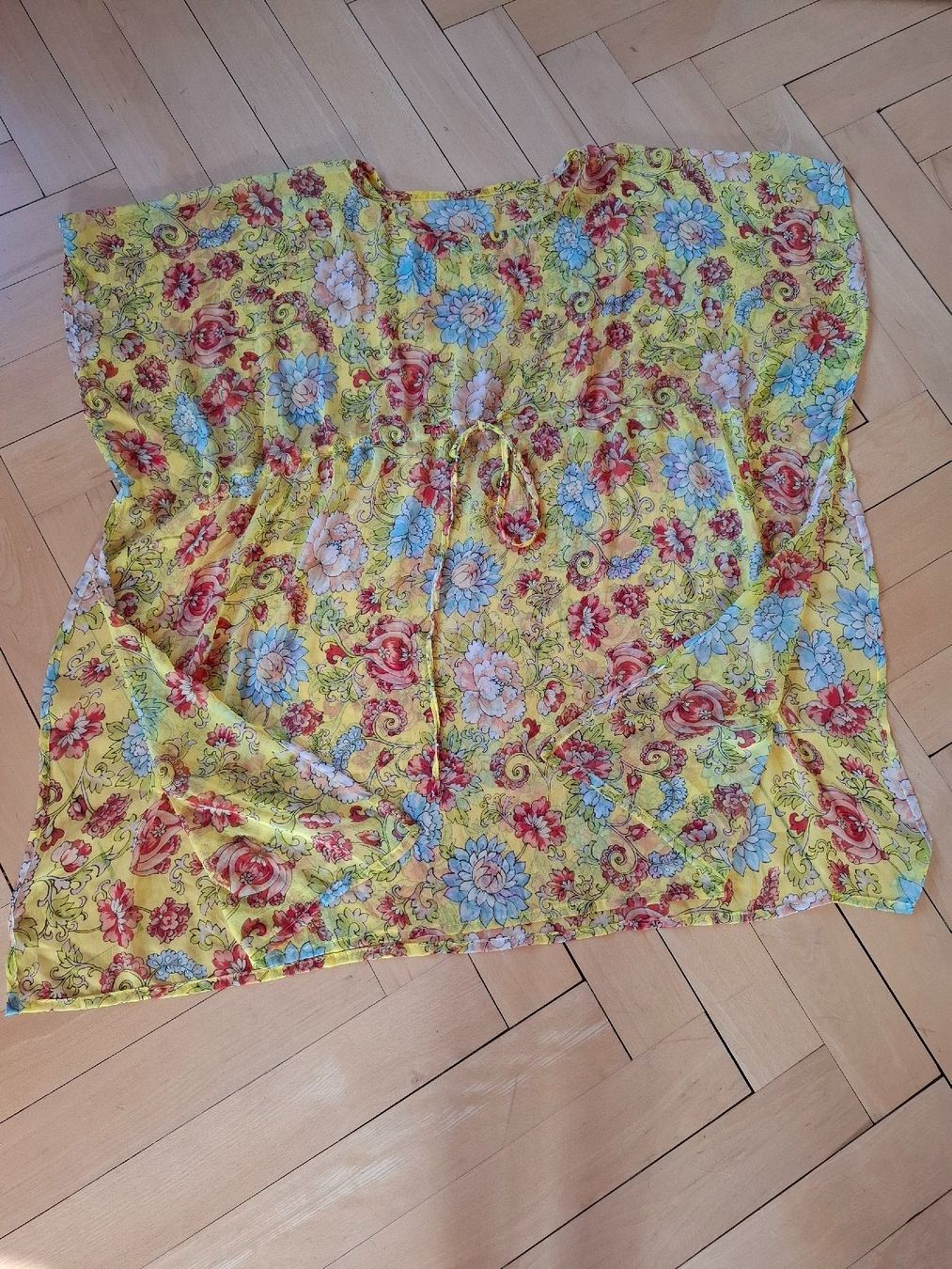 Kleider: Strandkleid gelb Blumen onesize – Gebraucht aus Ennetbaden von Rosen1 7