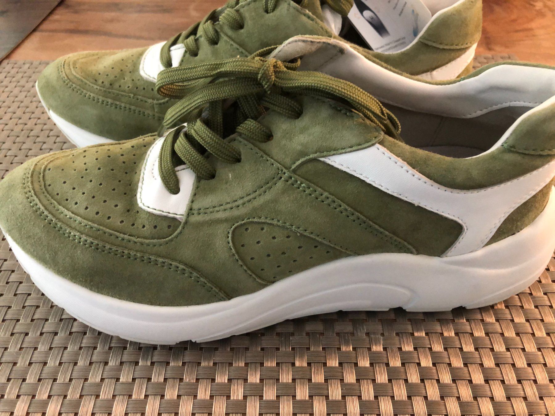 Scarpe da donna: Neue Sneakers aus Leder – Nuovo e nell'imballaggio originale da Gränichen venduto da lizama 1