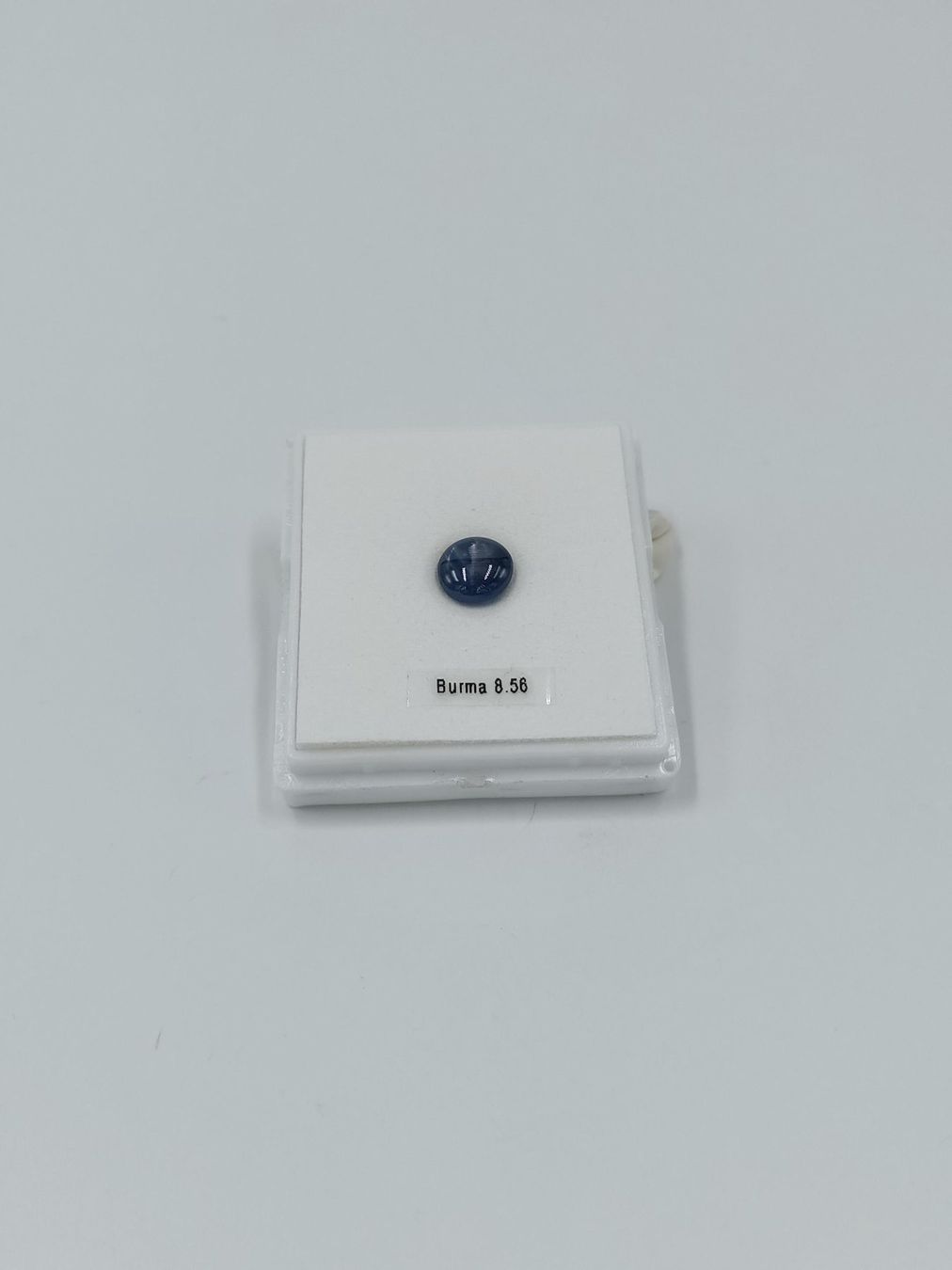 Pietre preziose: 1 BURMESISCHER STERNSAPHIR, 8.56 CT. – Usato da Luzern venduto da EdiGem 1